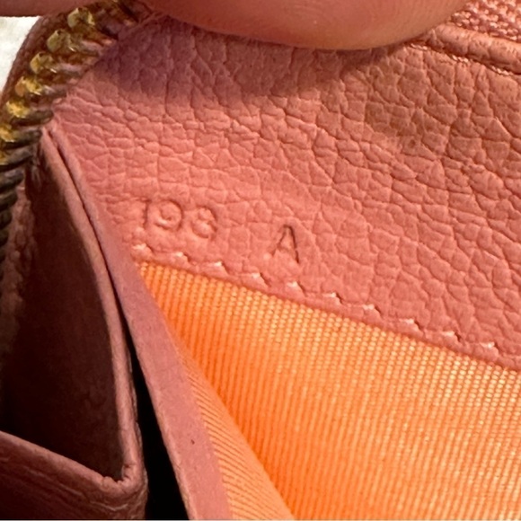 Miu MIU Pink Ribbon Bow Leather Zippy Zipper Long Wallet - Picture 3 of 13